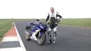 2012 Yamaha R1 vs Yamaha R6 Test