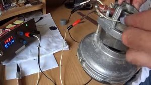 Двигатель от пылесоса. Чистка якоря. Быстро и безопасно.
