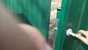 Как поставить забор из метал профиля своими руками. Строю забор сам.