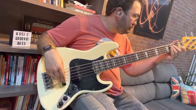 Testando baixo fender jazz bass american deluxe 2011 que foi vendido na nossa loja @cantinhodobaixo смотреть онлайн