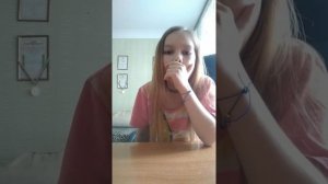Проглотила 8 жувачек с разу