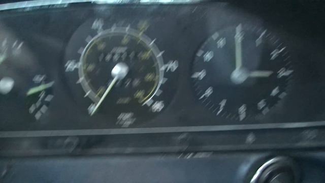 1981 MERCEDES 240D DIESEL COLD START смотреть онлайн