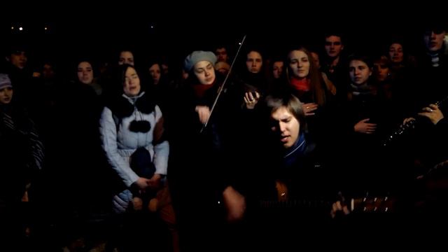 Гімн України під гітару на Грушевського смотреть онлайн