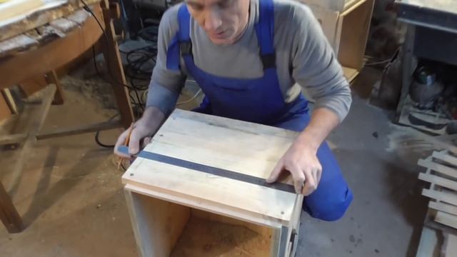 Как прорезать летки в улье без фрезы/Летки и прилётки на улей своими руками смотреть онлайн