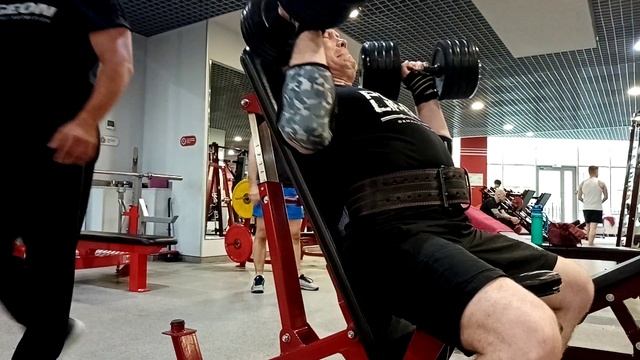 Жим гантелей сидя 32,5 на 5 смотреть онлайн