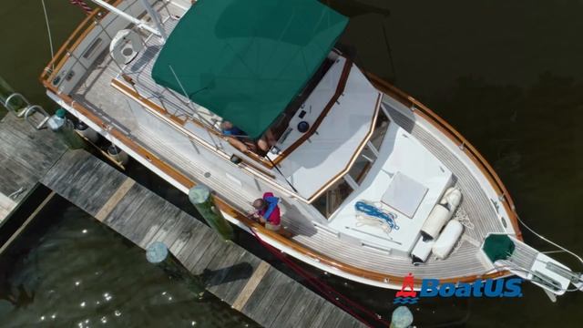 Springing Off a Dock [How To Leave a Dock Against The Wind] | BoatUS смотреть онлайн