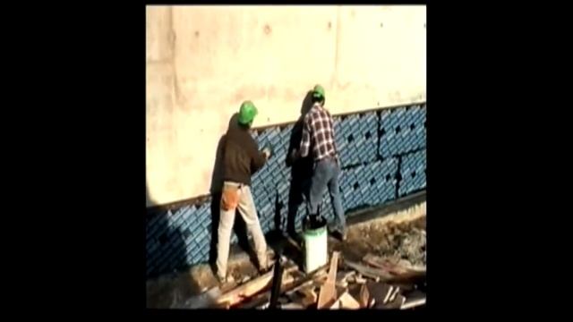 Монтаж пеностекла с помощью клея на цоколь