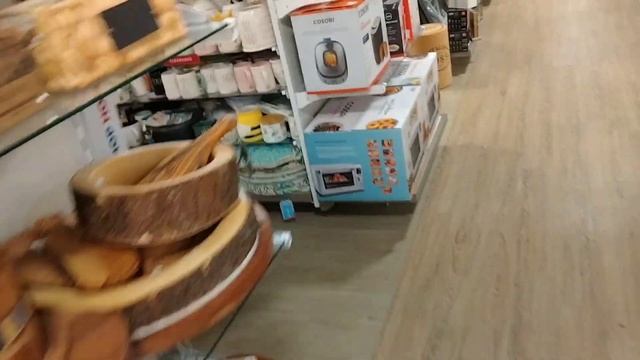 США. Американская мебель, корзины в "Home Goods".