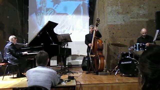 Адам Терацуян & Олег Аккуратов - 08. Анджелина. смотреть онлайн