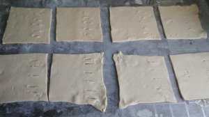 Слойки со сливой из слоеного теста