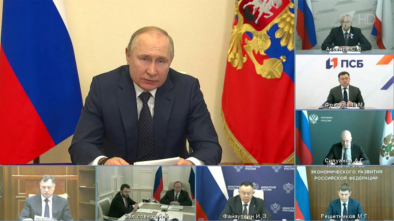 Владимир Путин проводит совещание по вопросам социально-экономического развития Крыма и Севастополя