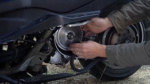 Suzuki Burgman 400: CVT Drive Belt, Variators, Clutch Removal - 2007-2016 | Mitch's Scooter Stuff
