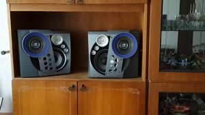 Музыкальный центр Philips FW M777