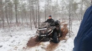 Квадрацикл застряли в болоте.