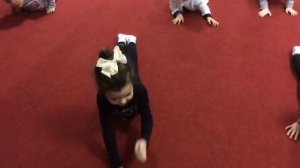 Групповой урок с тренером Гимнастика для детей Как сесть на шпагат