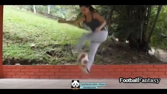 футбольный фристайл в исполнений девушек