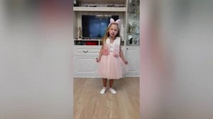 Я пушистый беленький котёнок ,  Лебедь Александра 6 лет