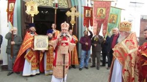 Крестный ход вокруг храма в честь Преображения Господня.
