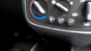 Где находится OBD2 порт в Opel Combo 2006 года