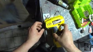 ?КАК СДЕЛАТЬ МОЩНЫЙ ФОНАРЬ ИЗ СТАРОГО ШУРУПОВЕРТА??!DIY