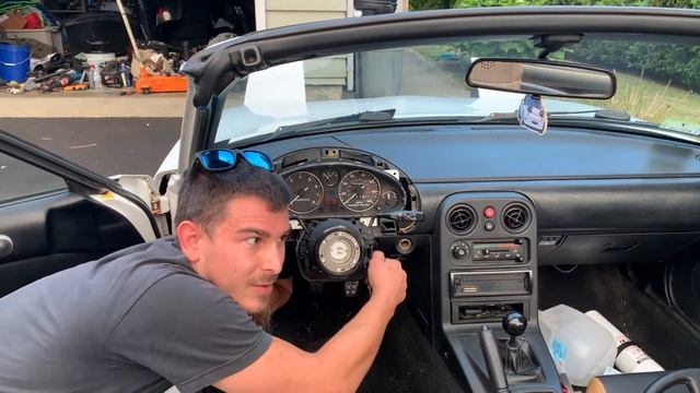 Miatas Man: Episode #3 - The Quick Airbag Light “Fix” смотреть онлайн