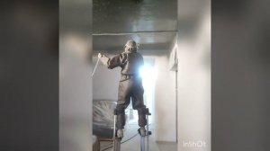 Безвоздушная покраска на ходулях. Airless painting on stilts