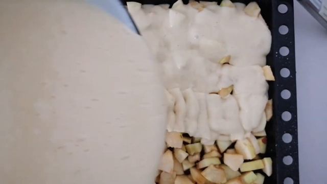 Пирог с яблоками (заливной пирог) Pie with apples (Jellied pie) смотреть онлайн