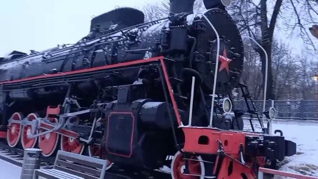 Железнодорожный вокзал города воинской доблести  - " Узловая " и Паровоз  - памятник