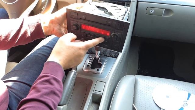 Audi Symphony II (Error 2) или как почистить линзу своими руками смотреть онлайн