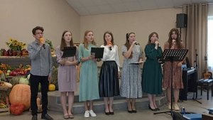 "Праздник жатвы наступил" - песня.