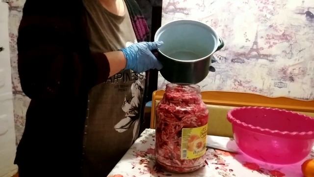 Маринованная капуста со свеклой и перцем и сладкая капуста. смотреть онлайн