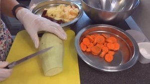 Как приготовить куриные голени с овощами