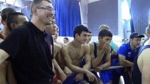 Взвешивание борцов до 58 кг.