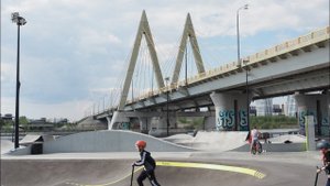 Памп-трек в экстрим-парке "Урам" и мост Миллениум в Казани