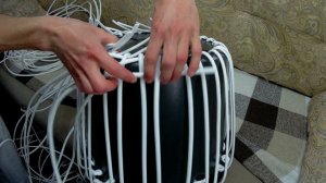 Кашпо из ротанга с ручкой.