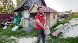 ЧТО ВЫТВОРЯЕТ МОЙ МУЖ? СТРОЙКА ИДЕТ! ОБРАБОТКА ДЕРЕВЯННОГО ДОМА! ЖИЗНЬ ПРОСТЫХ ЛЮДЕЙ В ДЕРЕВНЕ!