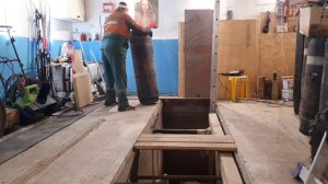 ?Стелю транспортерную ленту на пол?Разметка и нарезание при помощи болгарки?Обустройство гаража
