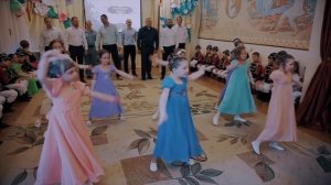 Танец отцов и дочерей на выпускном празднике в детском саду, заказать видеосъёмку Выпускного.mp4
