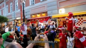 Хорватские и датские футбольные фанаты в Нижнем Новгороде