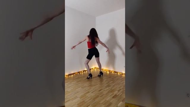 BACHATA LADY STYLING | БАЧАТА ЖЕНСКИЙ СТИЛЬ | БАЧАТА СОЛО смотреть онлайн