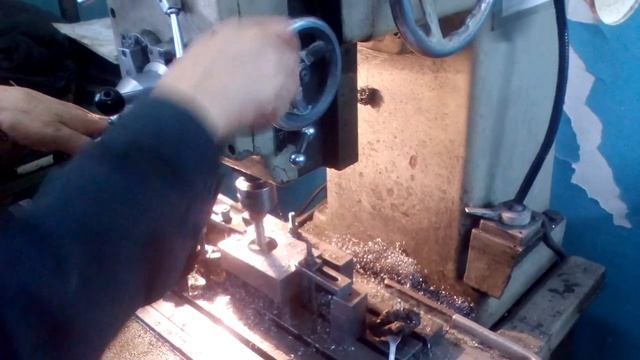 расточка детали на станке координатно-расточном 2а430\boring parts on a machine