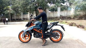 2024 KTM Duke 390 SEAT HEIGHT