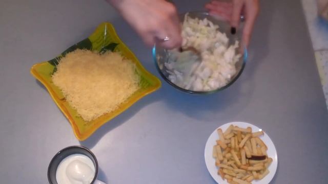 Салат с пекинской капустой, курицей и сухариками смотреть онлайн