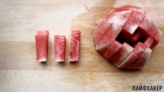 Четыре самых простых способа порезать арбуз
