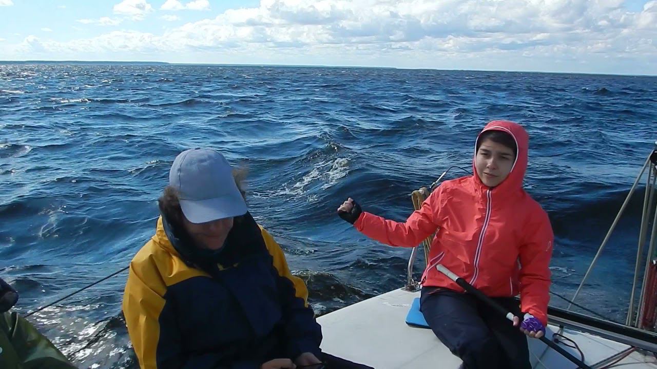 Перегон яхты Фаворит из Приозёрска (Ладога) в Москву, переход Рыбинки. смотреть онлайн