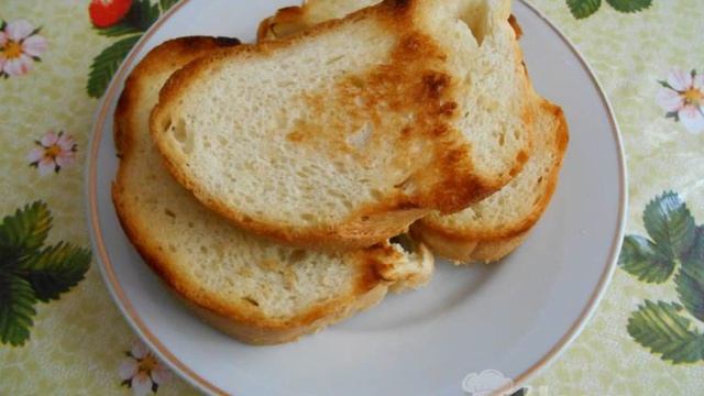 Праздничные бутерброды на чесночных гренках