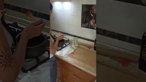 Выливаем воск, делаем заготовки для свечей