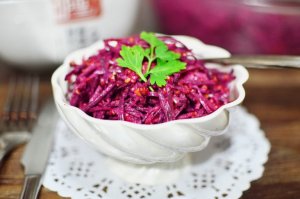 САЛАТ ИЗ МОЛОДОЙ СВЕКЛЫ.
