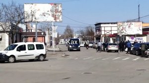 Новая Каховка днём огромная очередина на АЗС 13.03.2022