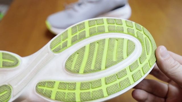 Большой обзор кроссовок Sprandi - три модели начального уровня, удобство, материалы, амортизация! смотреть онлайн